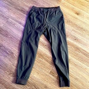 Men’s MEDIUM LULU Joggers